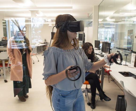 Student using virtual reality headset in the Cube